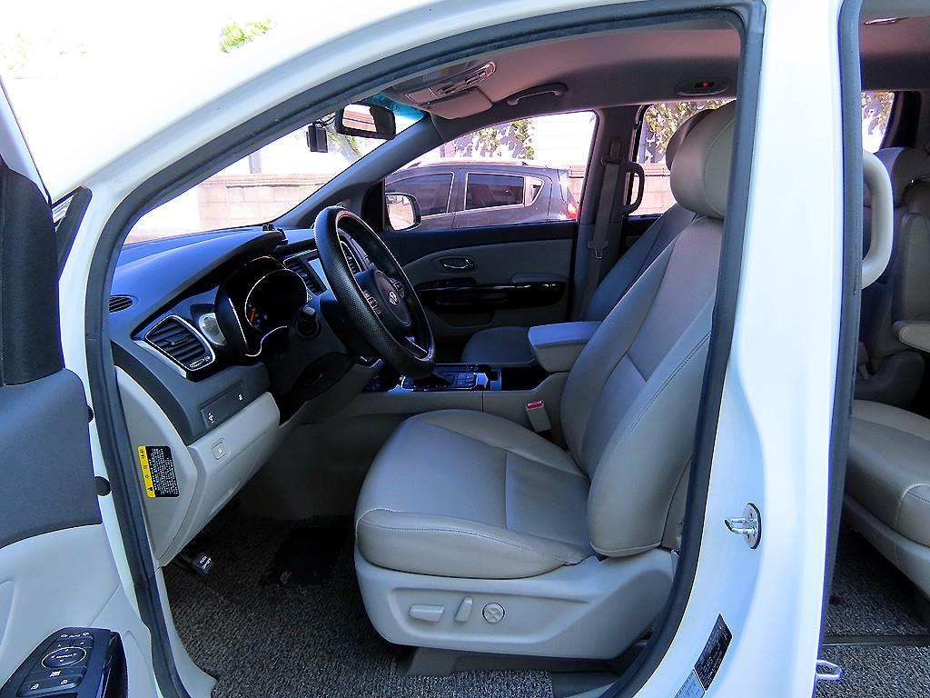 Kia Carnival — photo 05
