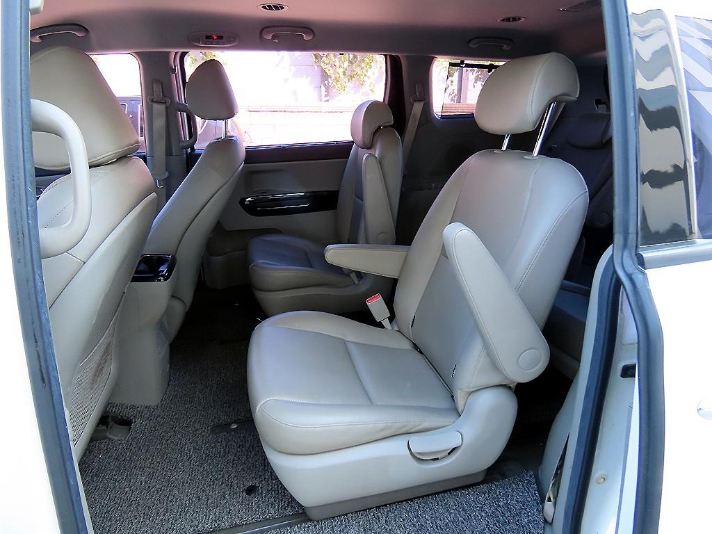 Kia Carnival — photo 06