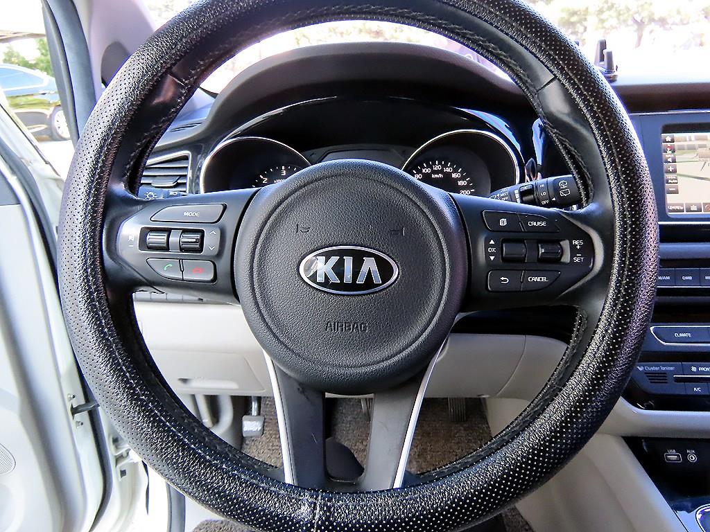 Kia Carnival — photo 09