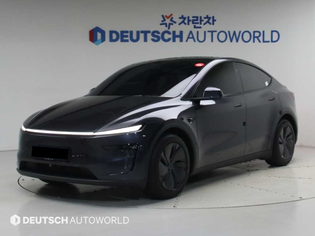 Tesla Model Y — photo 01