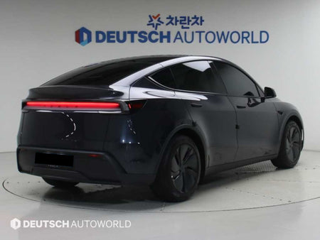 Tesla Model Y — photo 02