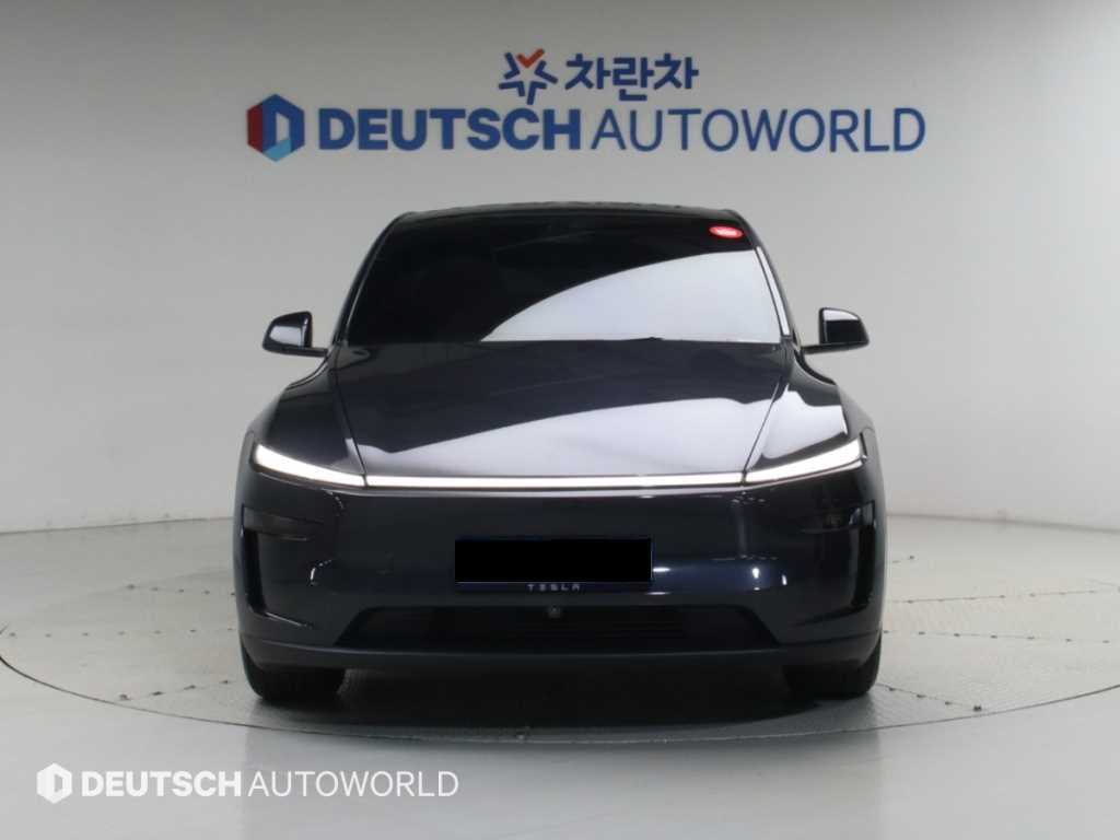 Tesla Model Y — photo 03