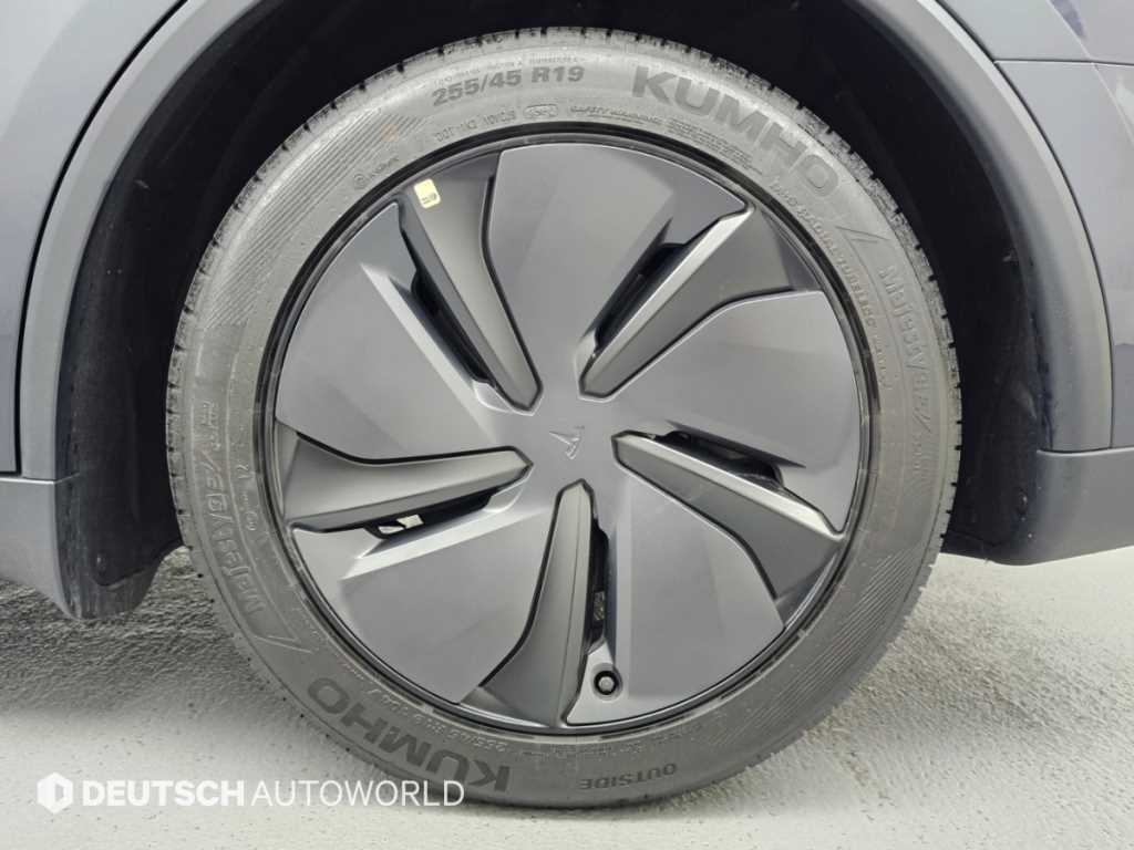 Tesla Model Y — photo 05
