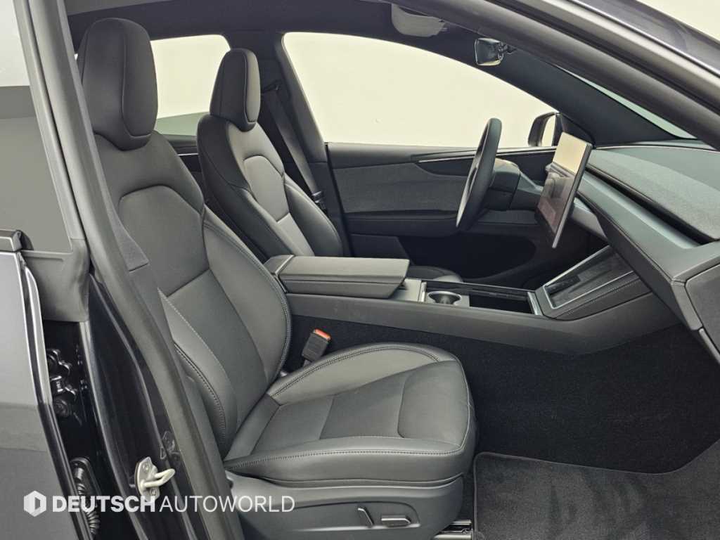 Tesla Model Y — photo 10