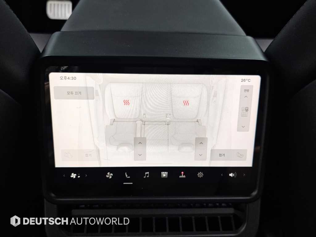Tesla Model Y — photo 16