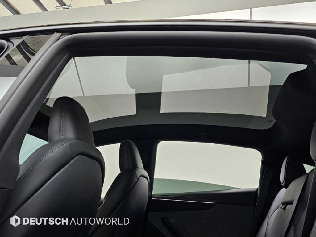 Tesla Model Y — photo 18