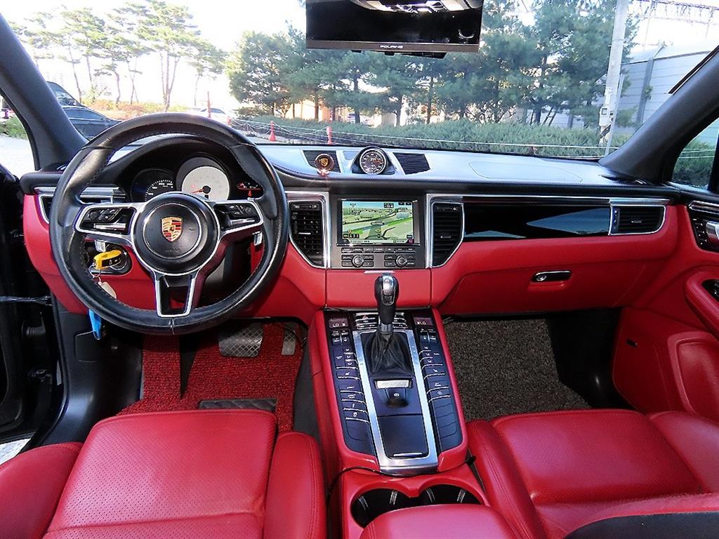 Porsche Macan — photo 07