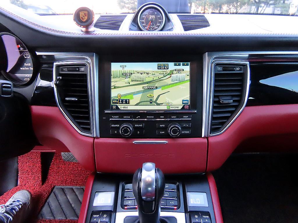 Porsche Macan — photo 12