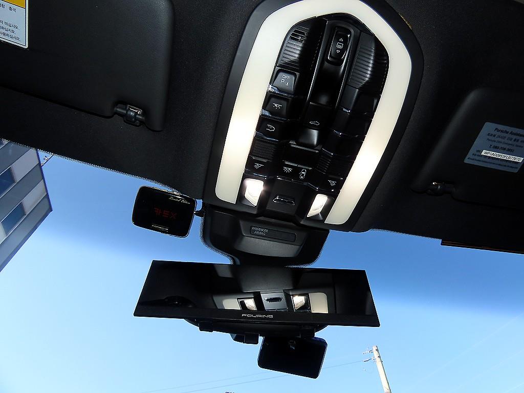 Porsche Macan — photo 14