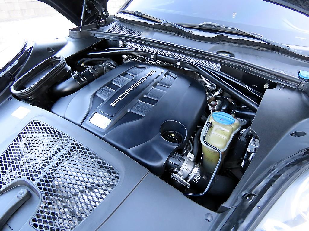 Porsche Macan — photo 19