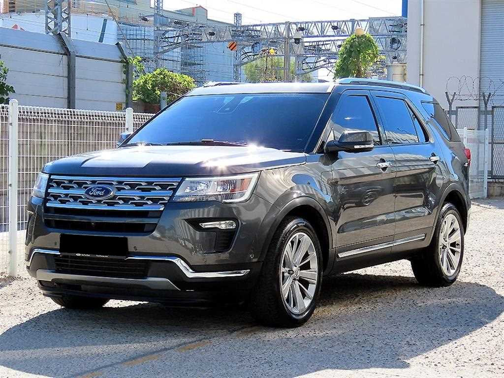 Ford Explorer — photo 02