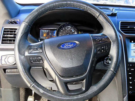 Ford Explorer — photo 08