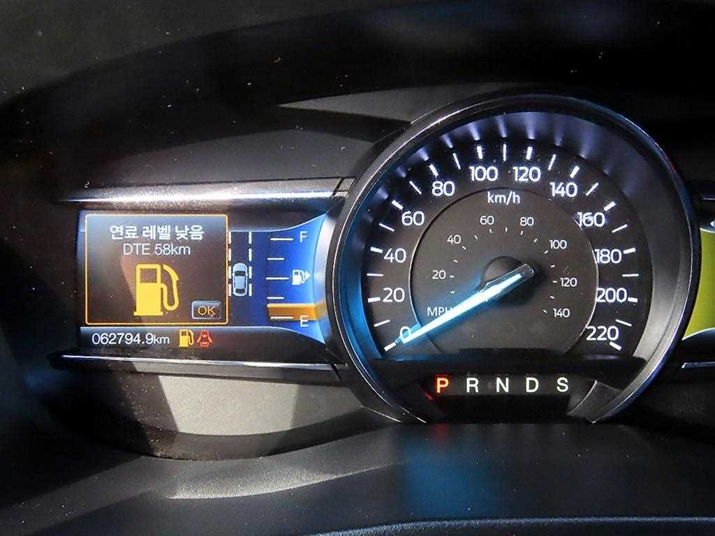 Ford Explorer — photo 09