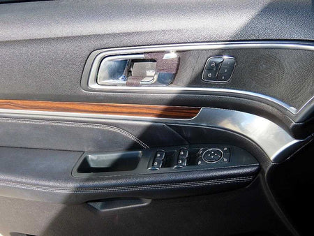 Ford Explorer — photo 11