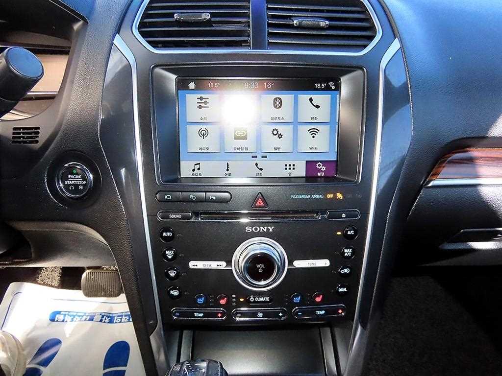 Ford Explorer — photo 13