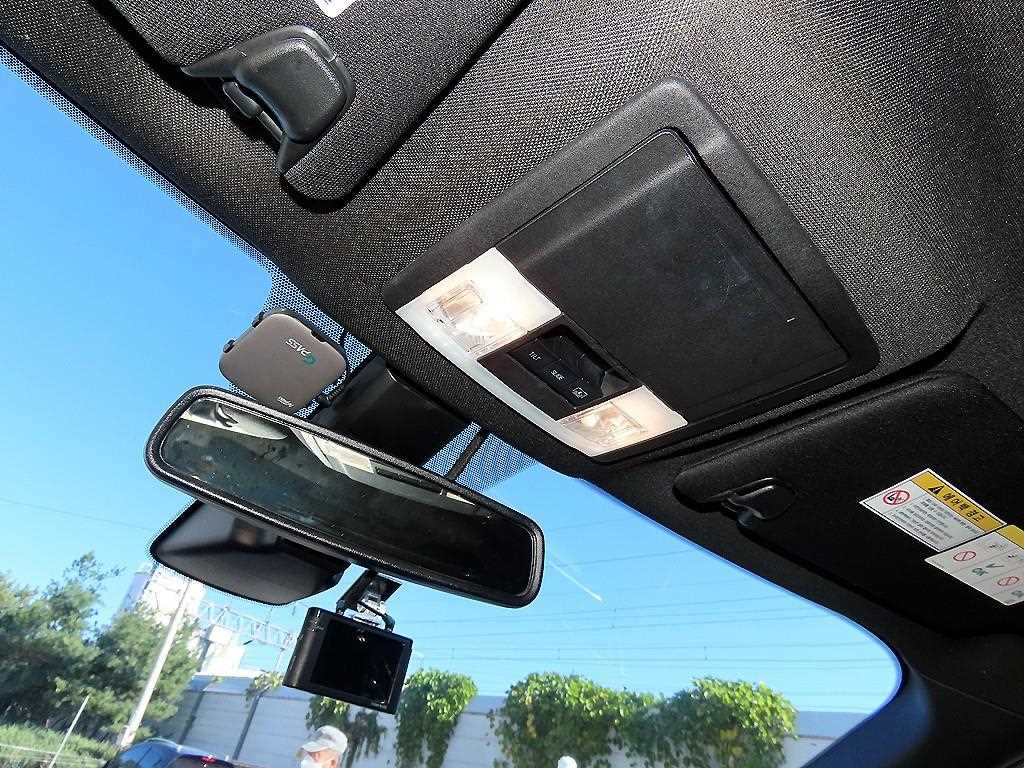Ford Explorer — photo 16