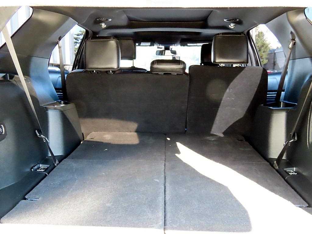 Ford Explorer — photo 18