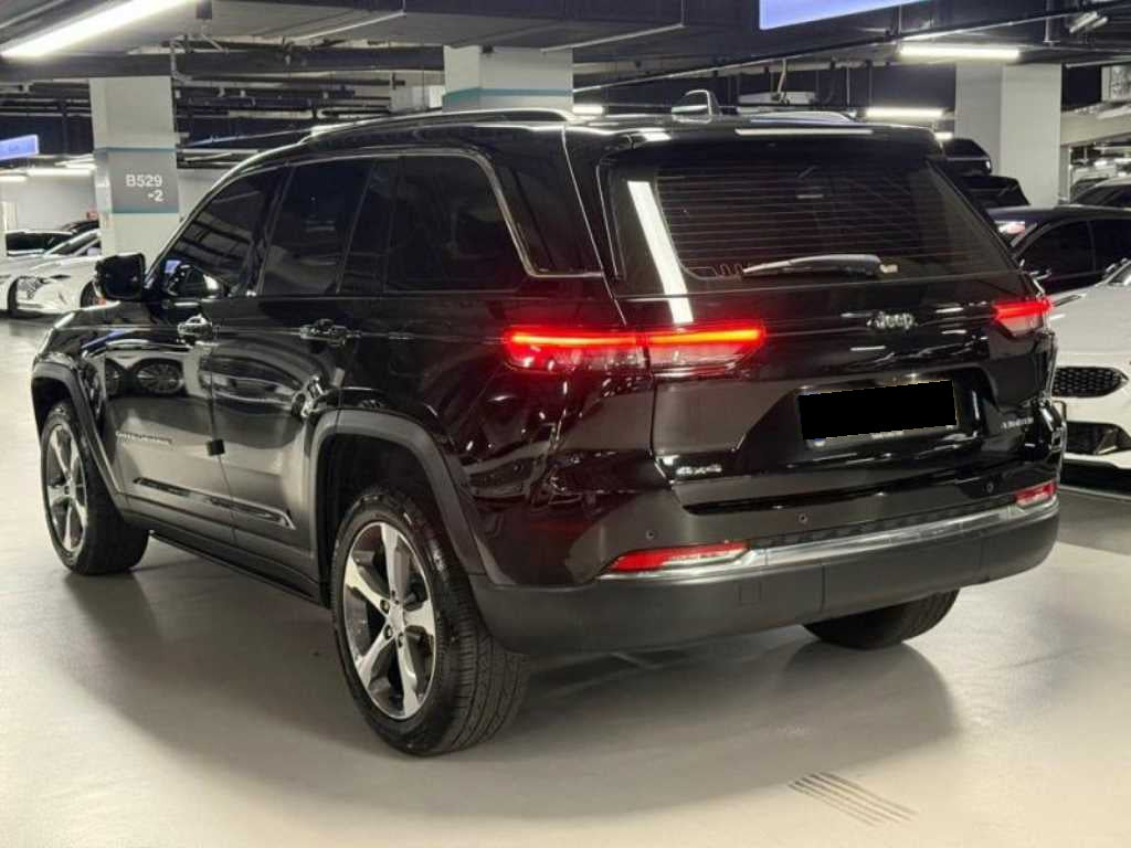 Jeep Cherokee — photo 03