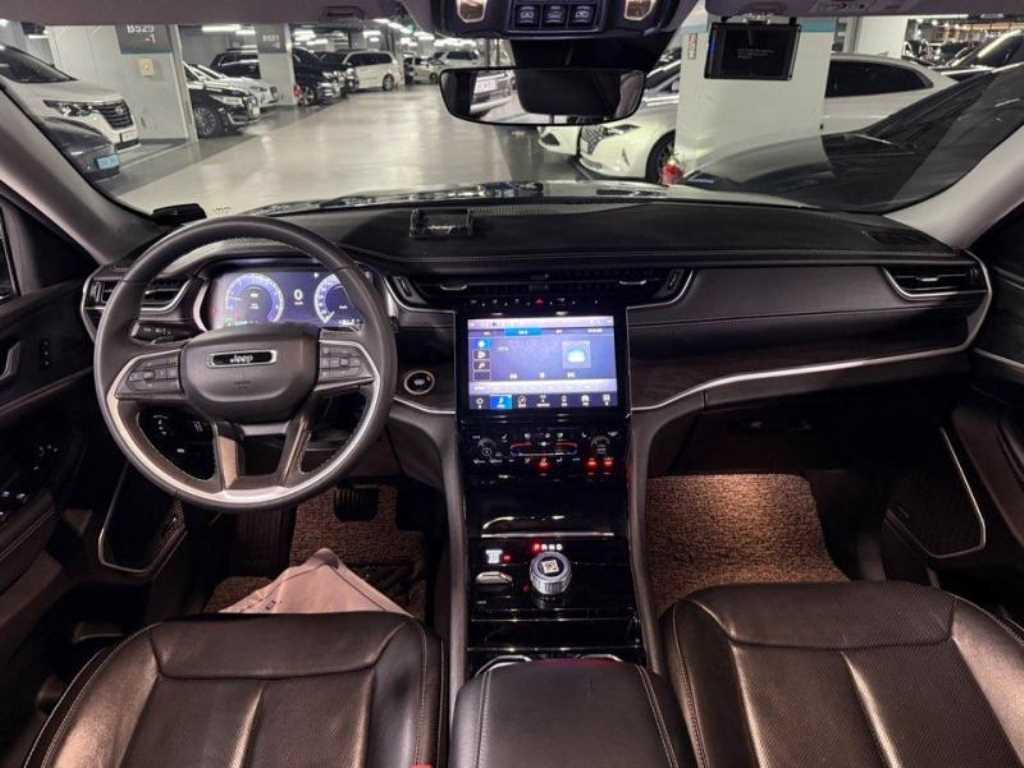 Jeep Cherokee — photo 08