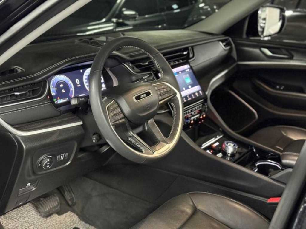 Jeep Cherokee — photo 09