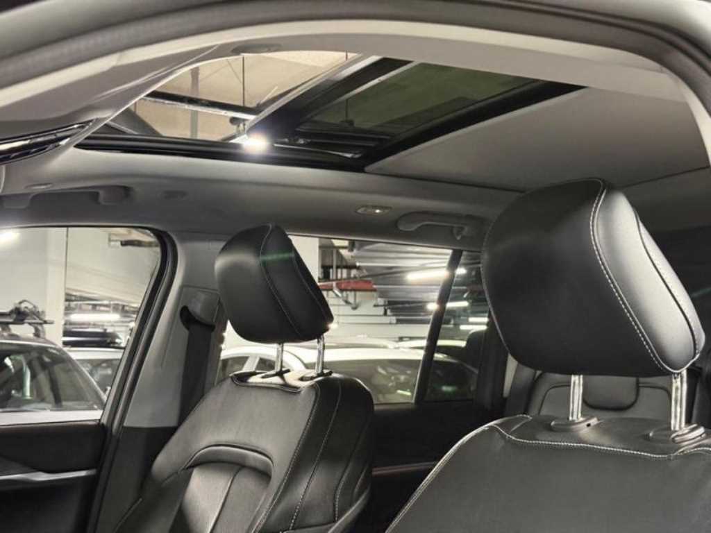 Jeep Cherokee — photo 13