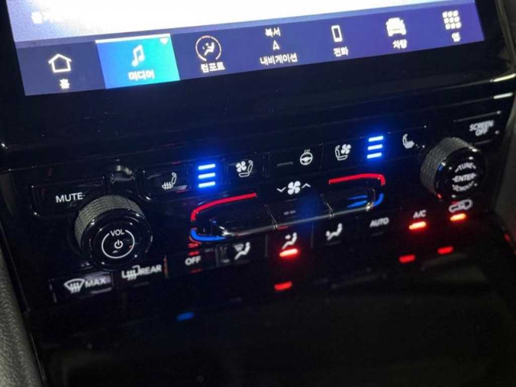 Jeep Cherokee — photo 17
