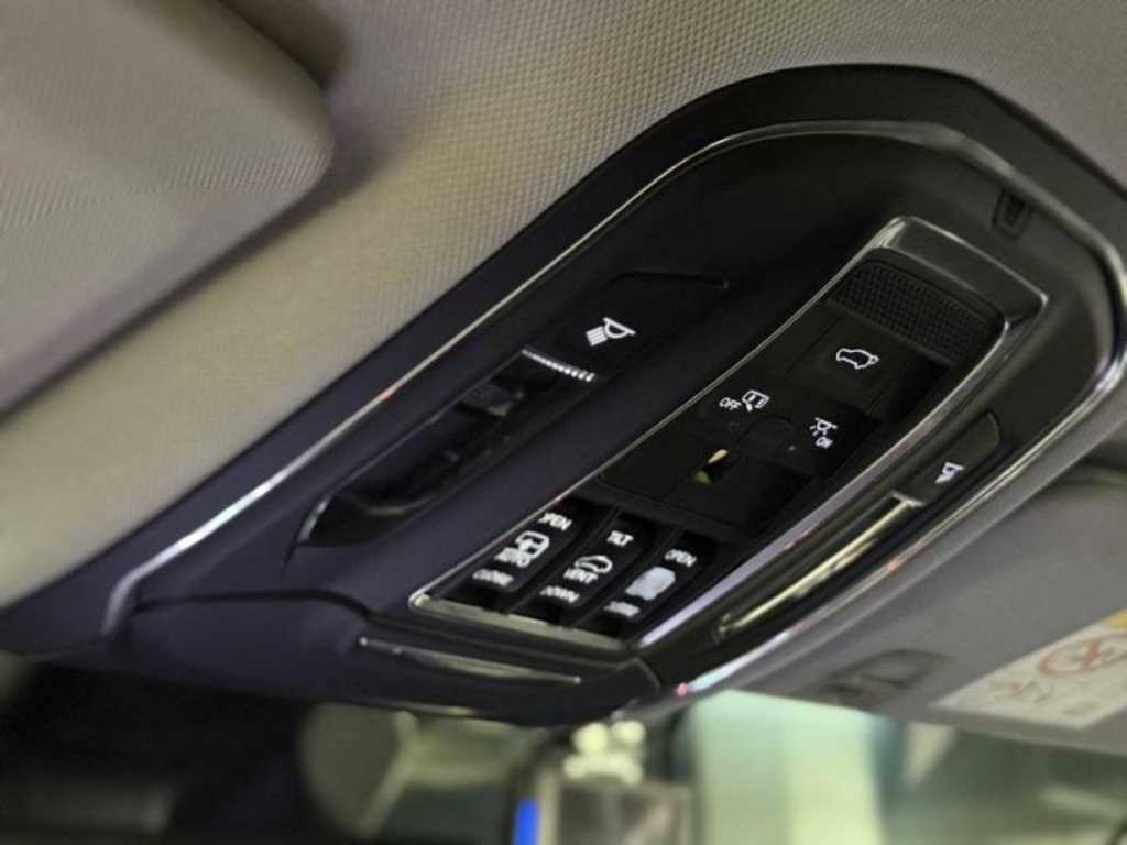 Jeep Cherokee — photo 19
