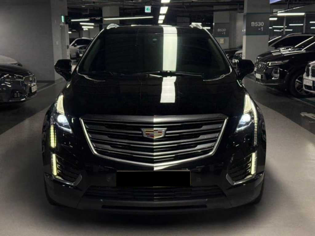 Cadillac XT5 — photo 01