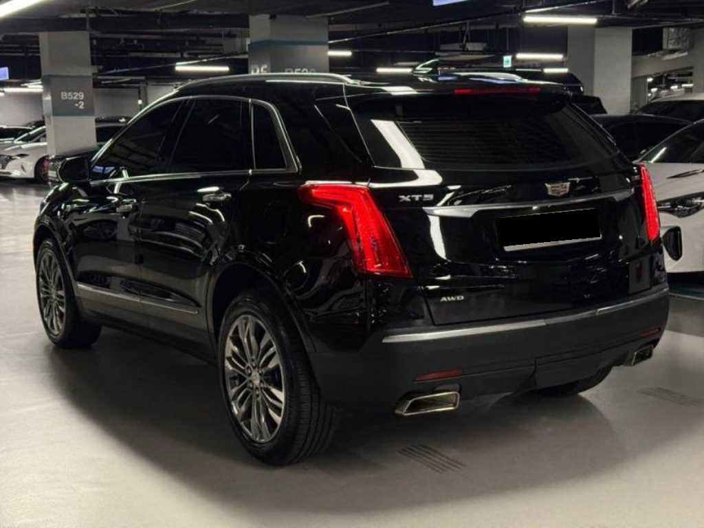 Cadillac XT5 — photo 03