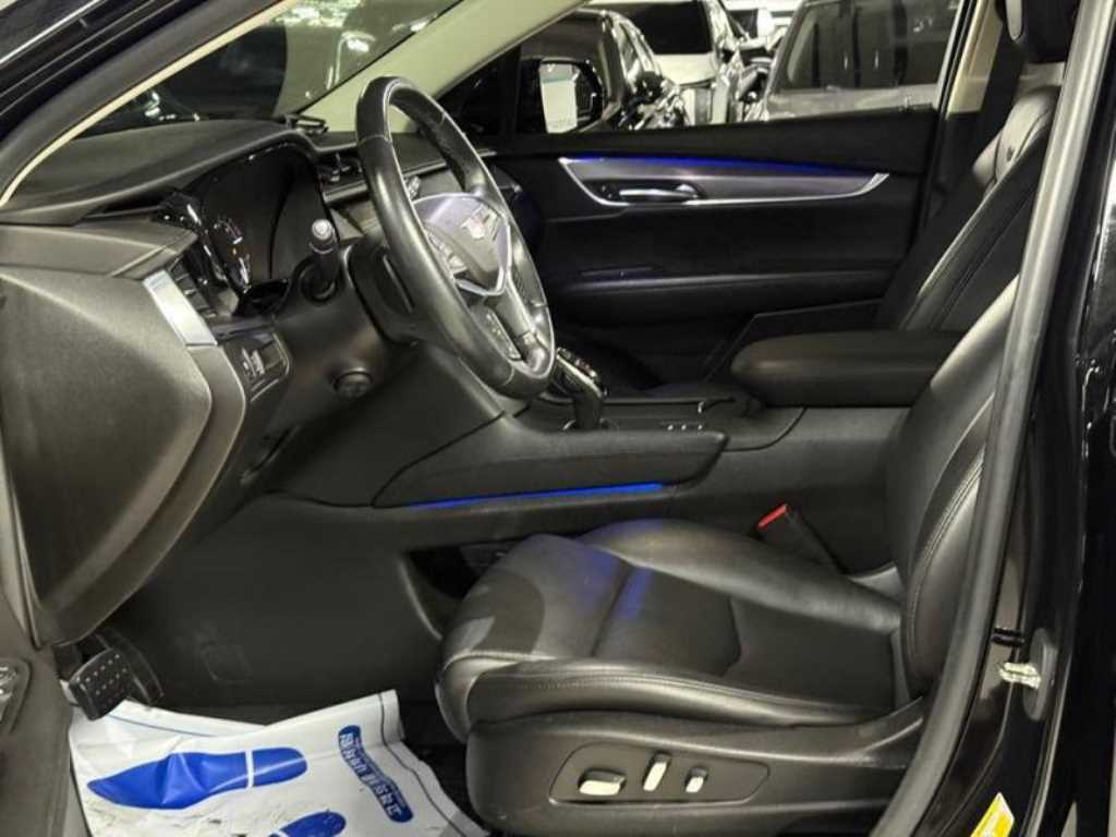 Cadillac XT5 — photo 06