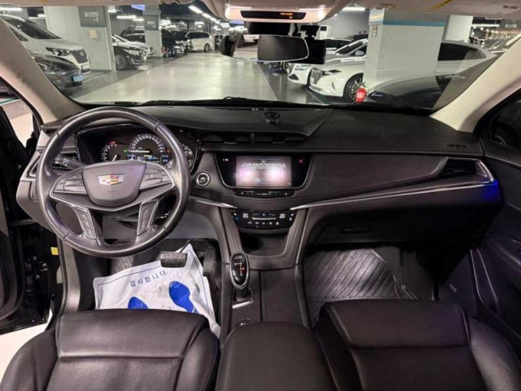 Cadillac XT5 — photo 09