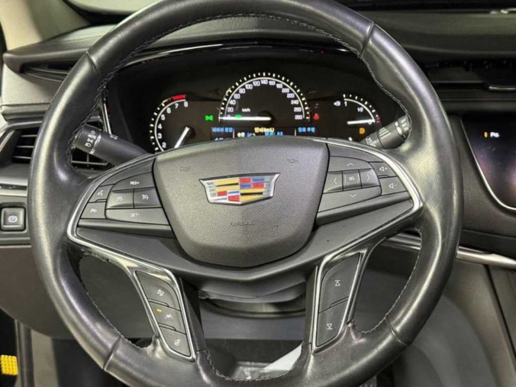 Cadillac XT5 — photo 10