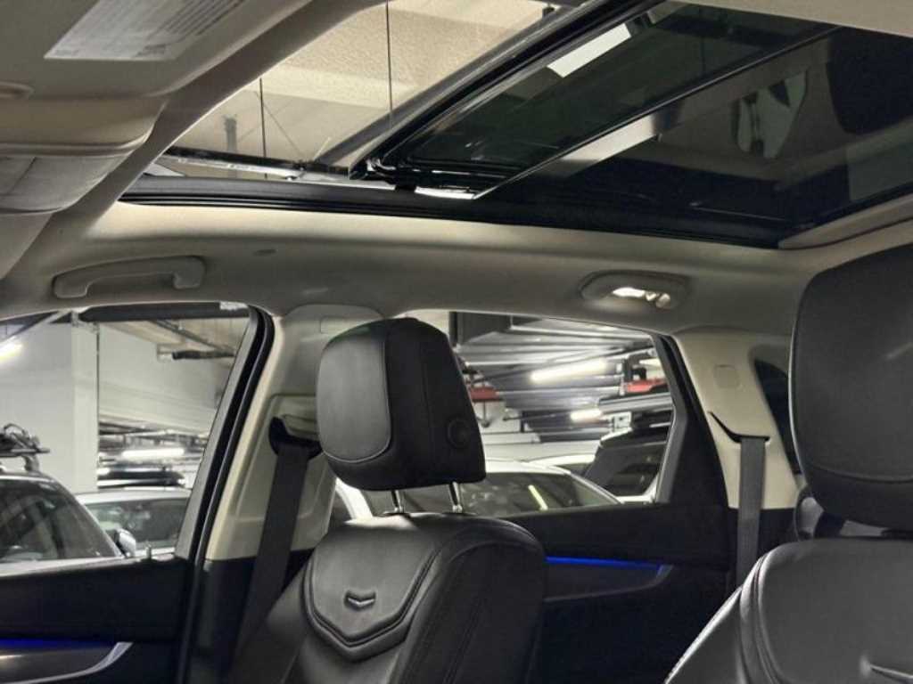 Cadillac XT5 — photo 15