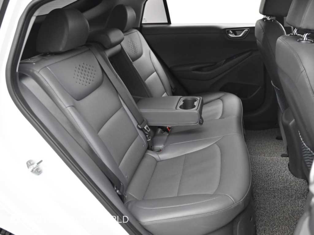 Hyundai Ioniq — photo 12