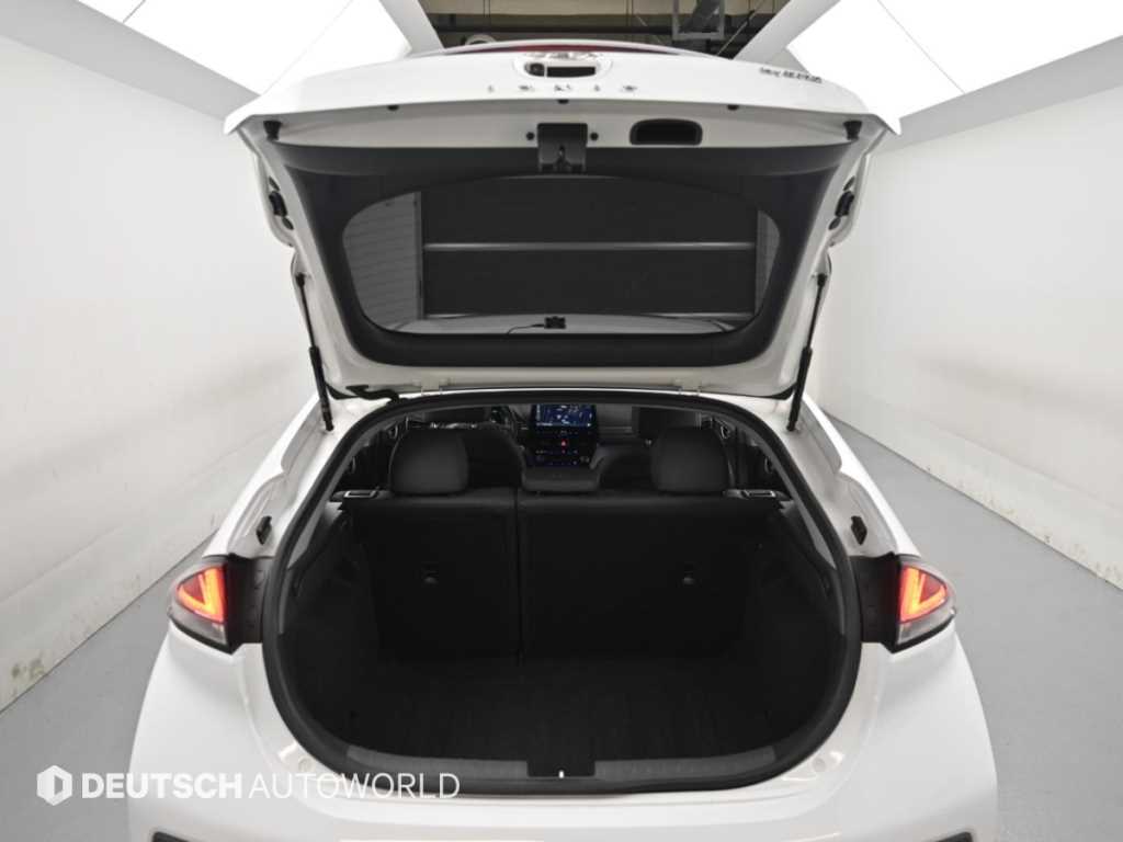 Hyundai Ioniq — photo 19