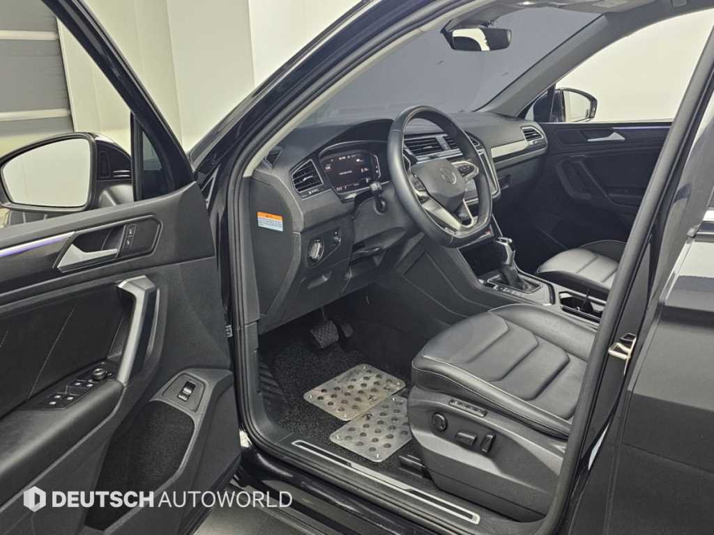 Volkswagen Tiguan — photo 11