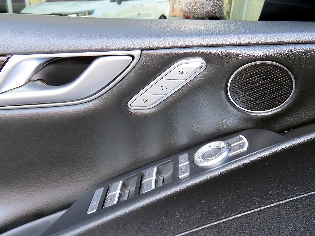 Genesis G80 — photo 11