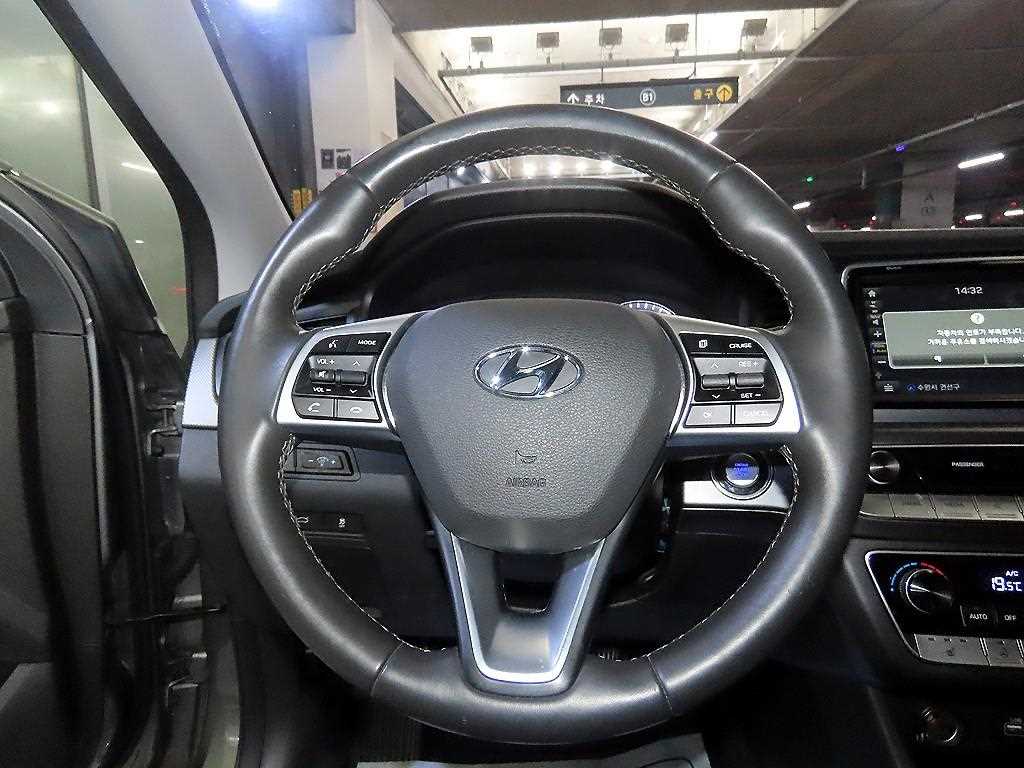 Hyundai Sonata — photo 08