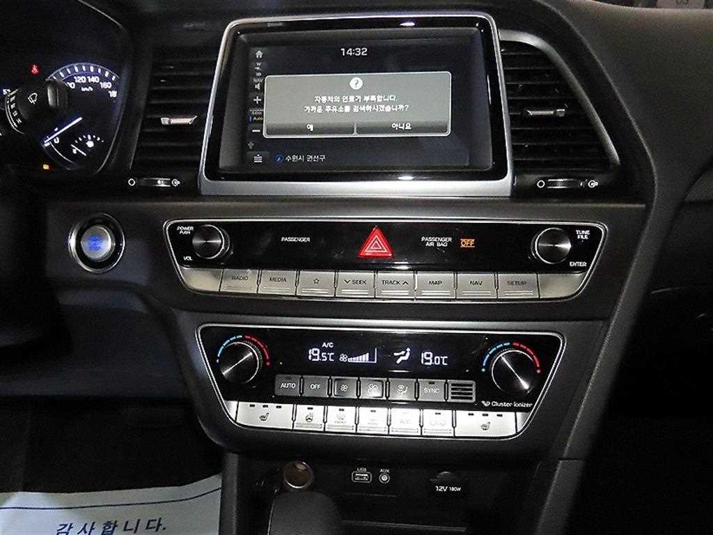 Hyundai Sonata — photo 11