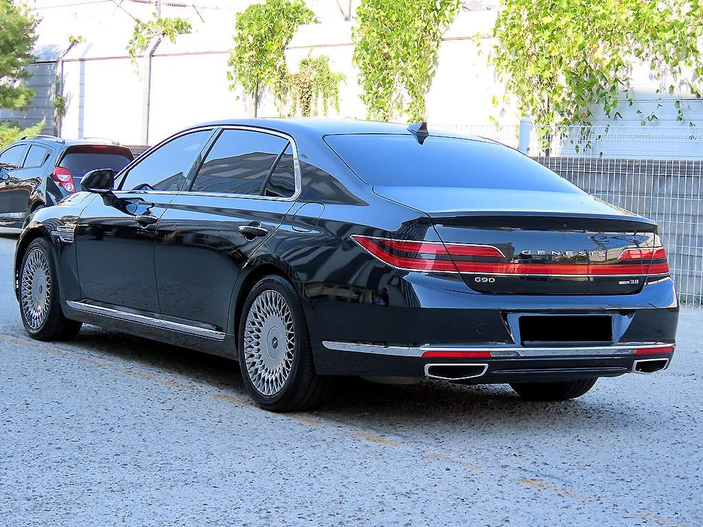 Genesis G90 — photo 03