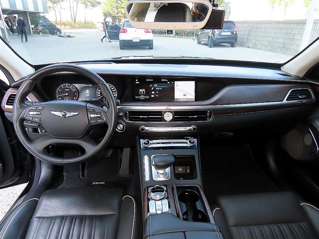 Genesis G90 — photo 07