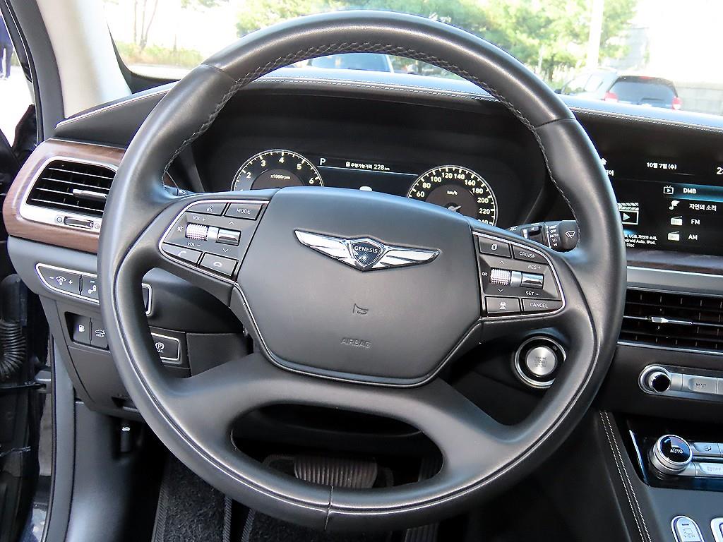Genesis G90 — photo 08