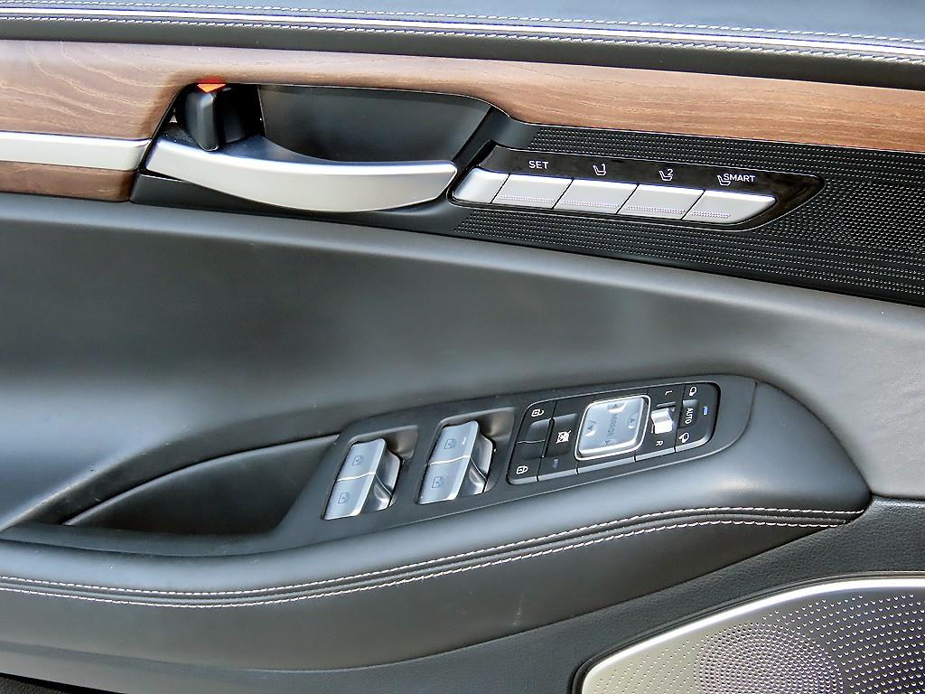 Genesis G90 — photo 12
