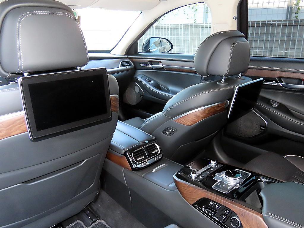 Genesis G90 — photo 16