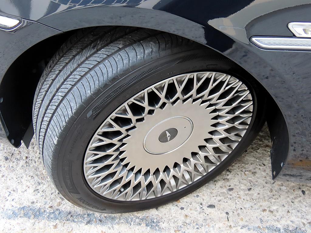 Genesis G90 — photo 20