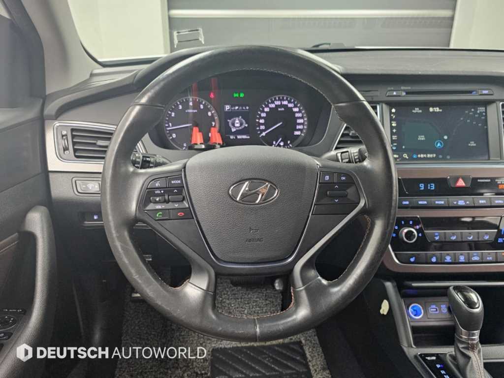 Hyundai Sonata — photo 13