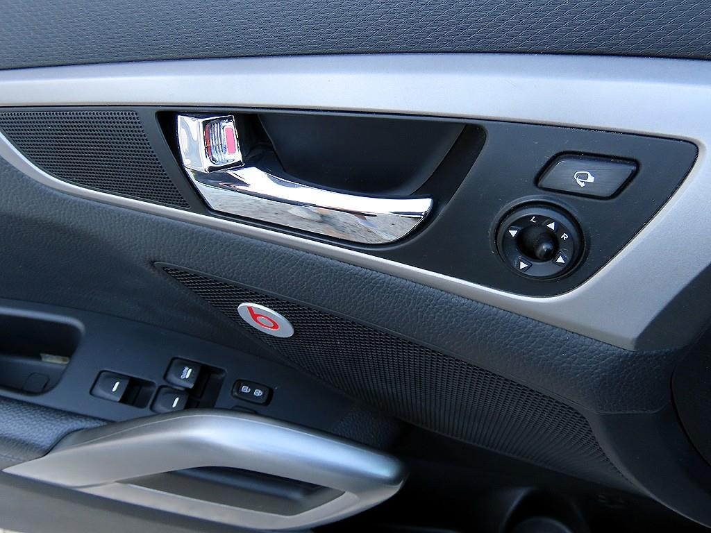 Hyundai Veloster — photo 11