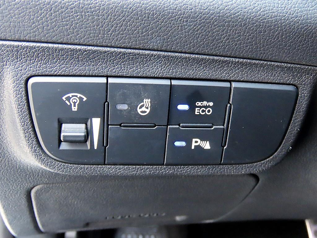 Hyundai Veloster — photo 12