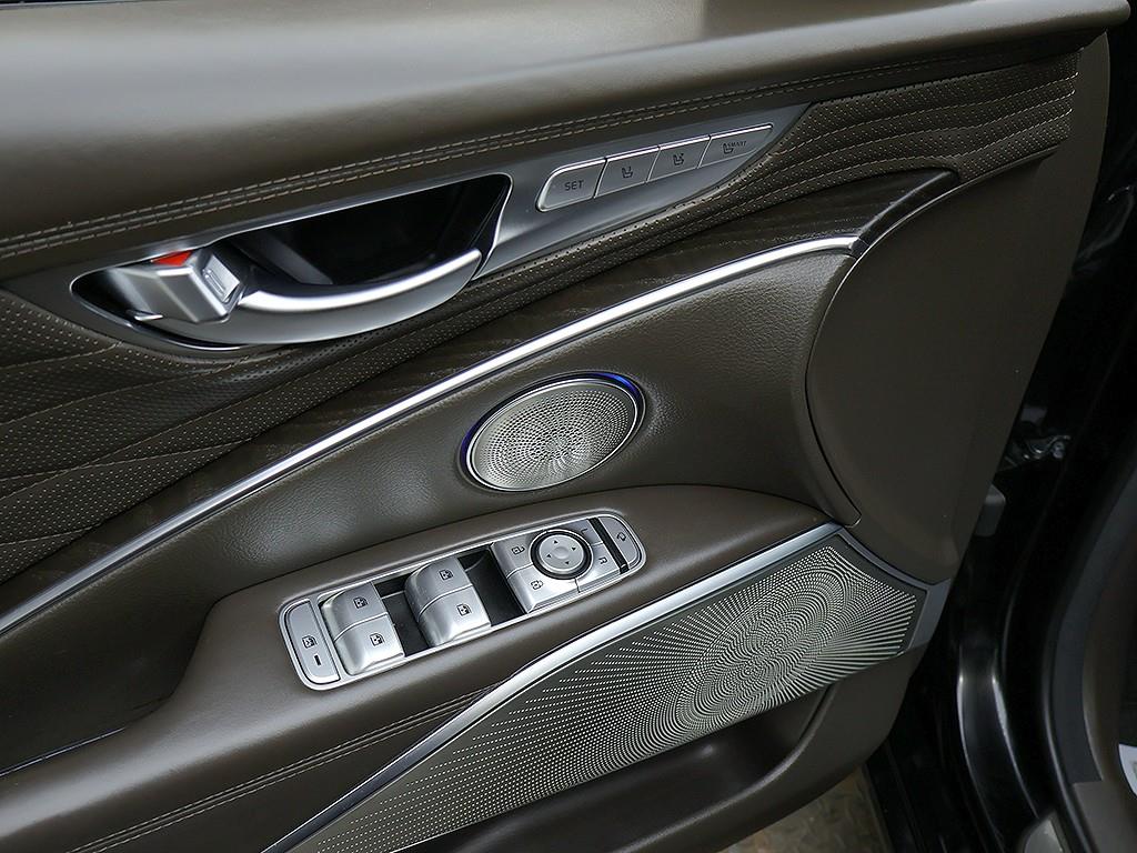 Kia K9 — photo 13