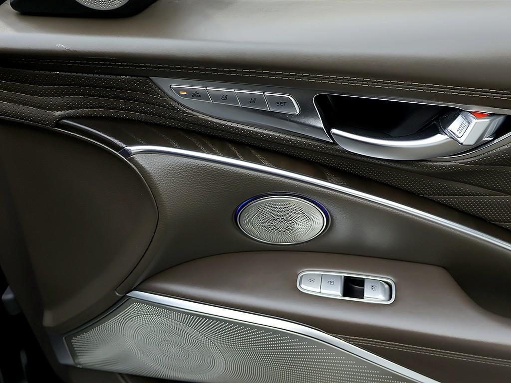 Kia K9 — photo 14